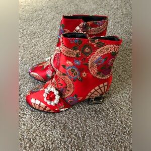 SHEIN Red Floral Embroidered Ankle Boots